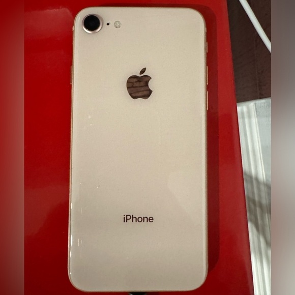 iPhone 8 - Picture 2 of 4